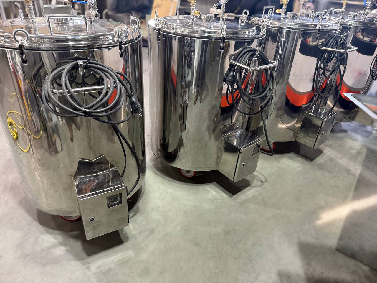 Миниатюра емкость с подогревом 3